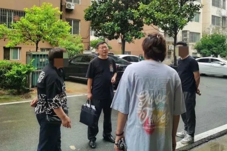 “天降”猫咪砸伤路人，后续医疗费引争议，法院判了