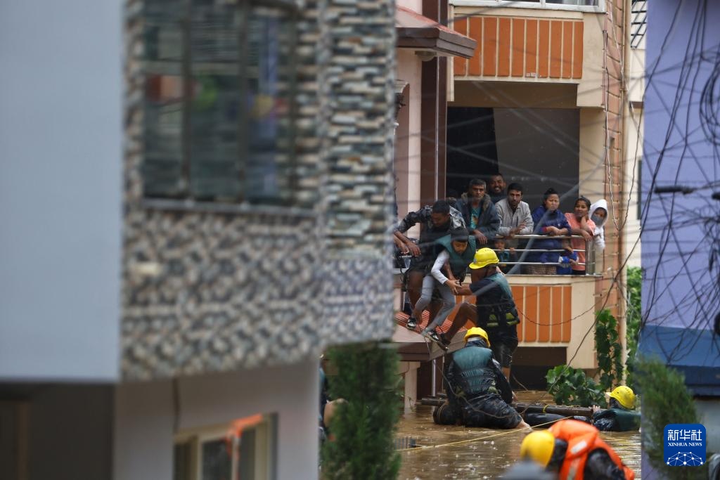尼泊尔连日强降雨引发内涝和山体滑坡 尼泊尔连日强降雨引发内涝和山体滑坡