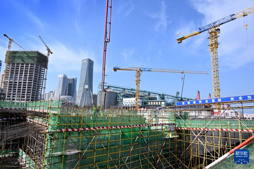青岛国际邮轮港区：抢抓施工“黄金期” 建设按下“快进键”