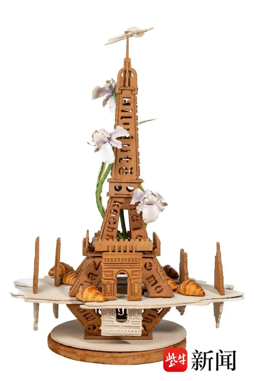 他用面包做了个“埃菲尔铁塔”!一举夺冠 他用面包做了个“埃菲尔铁塔”!一举夺冠