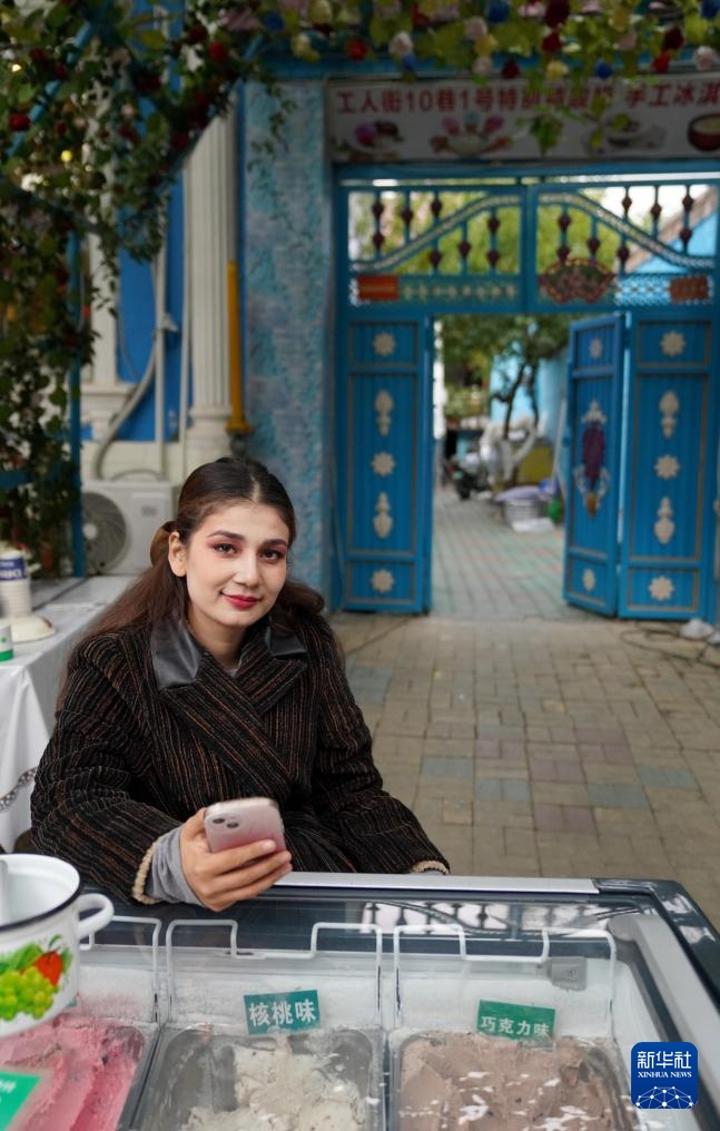 铸牢共同体 中华一家亲丨新疆伊宁六星街:特色街区引客来 铸牢共同体 中华一家亲丨新疆伊宁六星街:特色街区引客来