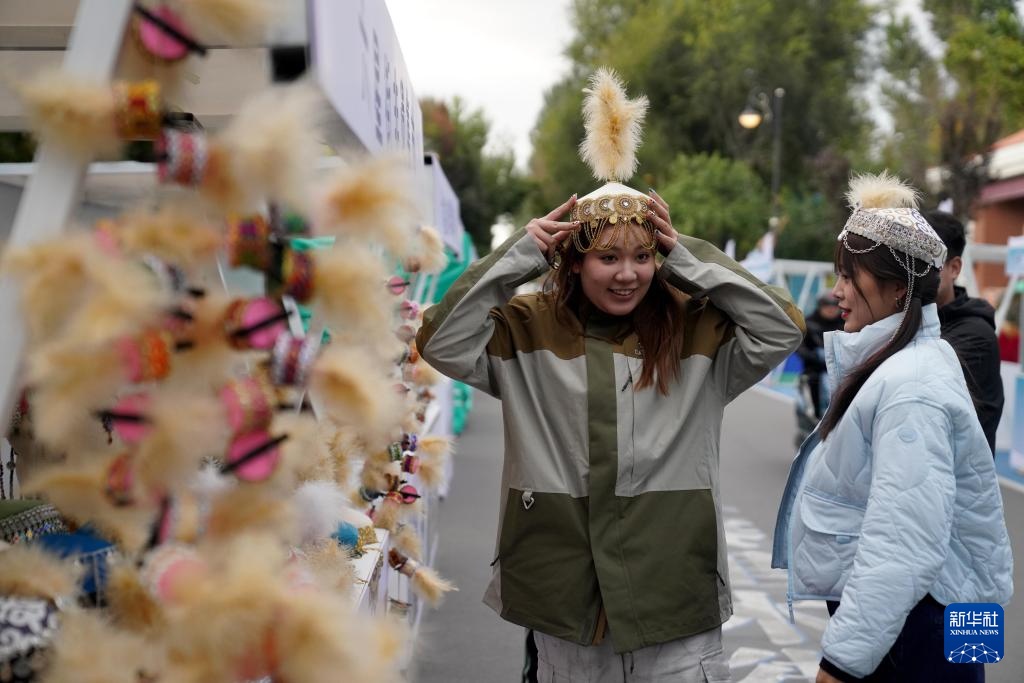 铸牢共同体 中华一家亲丨新疆伊宁六星街:特色街区引客来 铸牢共同体 中华一家亲丨新疆伊宁六星街:特色街区引客来