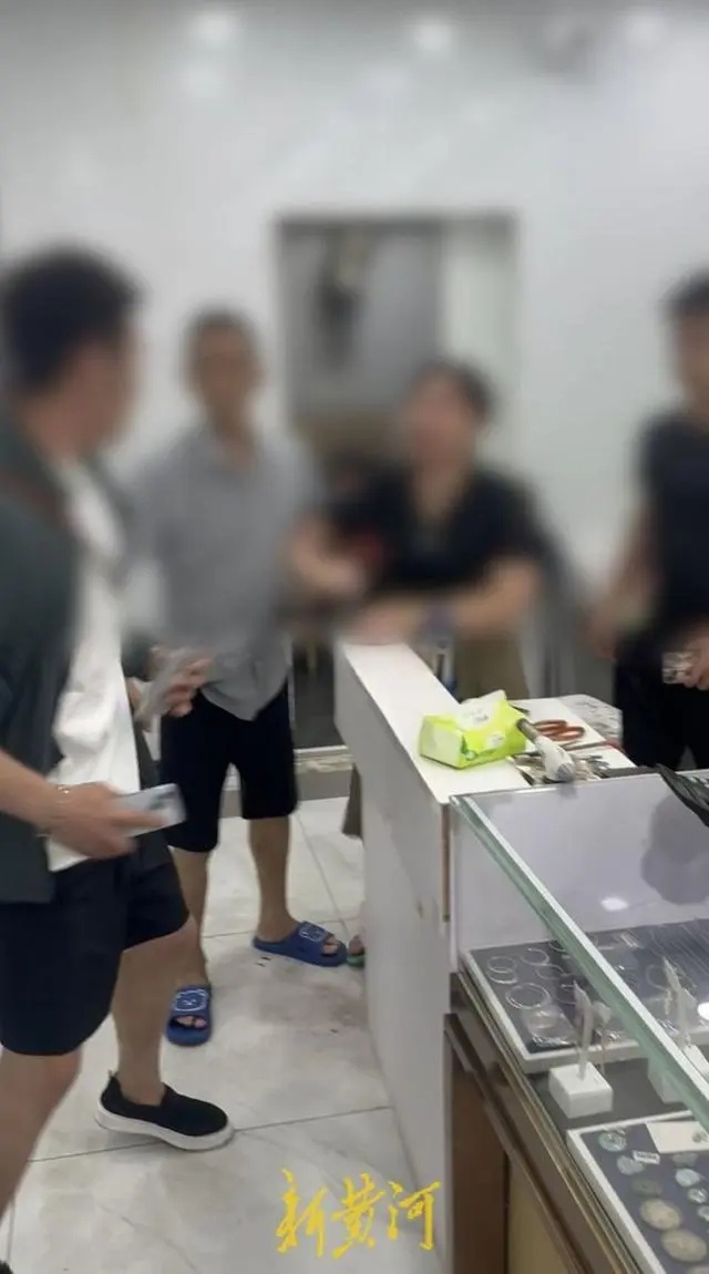 商铺回收黄金93克变84克?官方通报:欺诈属实,停业整顿,拟罚25万! 商铺回收黄金93克变84克?官方通报:欺诈属实,停业整顿,拟罚25万!