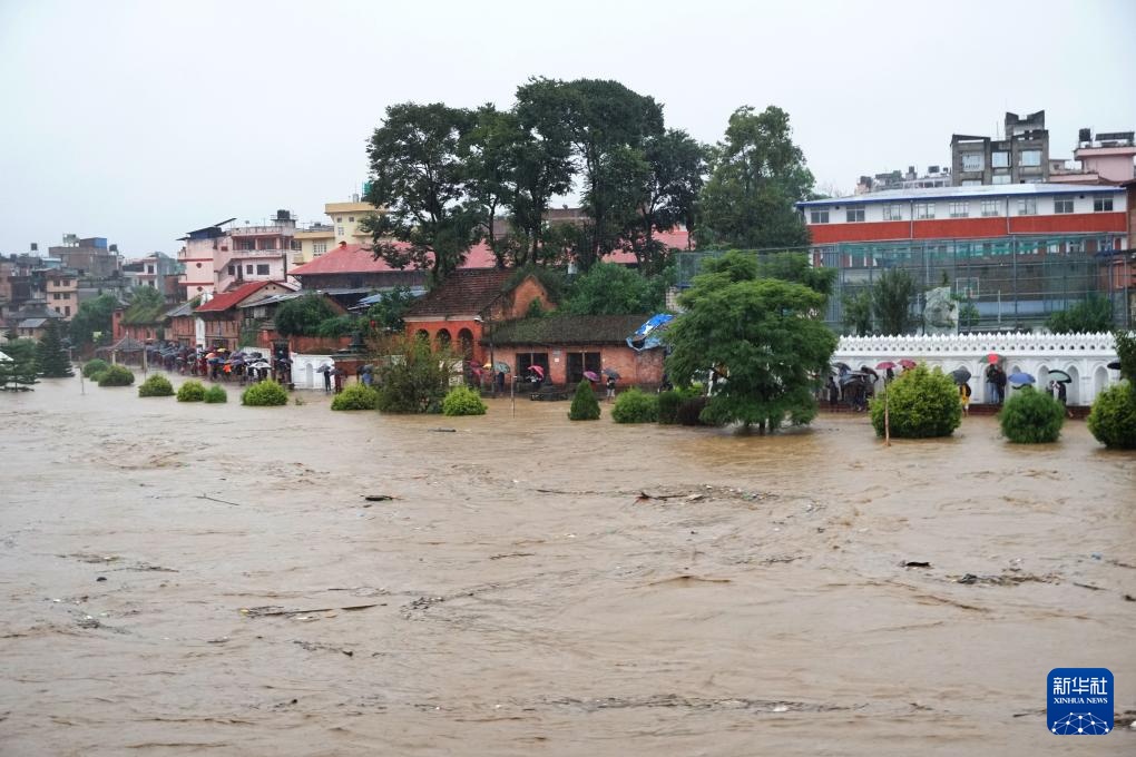 尼泊尔连日强降雨引发内涝和山体滑坡 尼泊尔连日强降雨引发内涝和山体滑坡