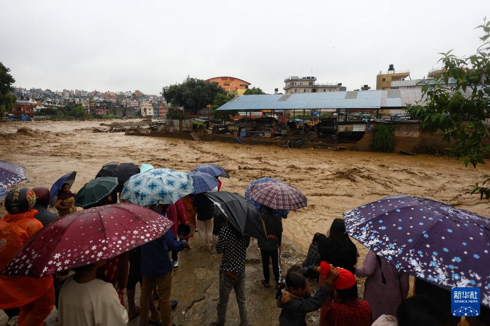 尼泊尔连日强降雨引发内涝和山体滑坡 尼泊尔连日强降雨引发内涝和山体滑坡