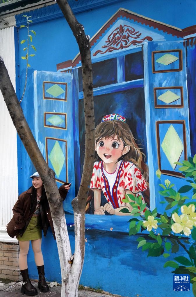 铸牢共同体 中华一家亲丨新疆伊宁六星街:特色街区引客来 铸牢共同体 中华一家亲丨新疆伊宁六星街:特色街区引客来