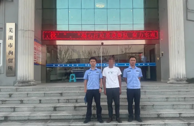 疯狂报警14次,辱骂110接警员!拘! 疯狂报警14次,辱骂110接警员!拘!