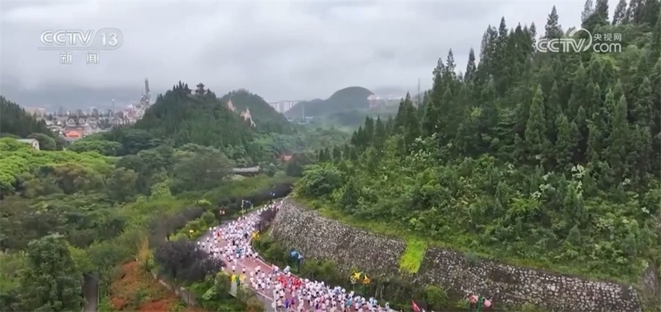 “中国红”扮靓街头巷尾、文旅消费“上新”……国庆佳节临近 氛围感满满 “中国红”扮靓街头巷尾、文旅消费“上新”……国庆佳节临近 氛围感满满