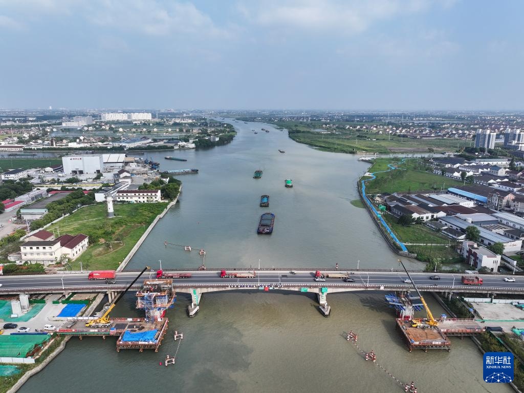 江苏苏州：长湖申线（江苏段）航道整治工程东段项目施工忙