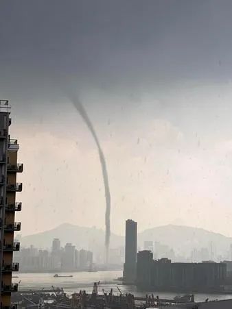 维多利亚港现巨大水龙卷，系65年来首次