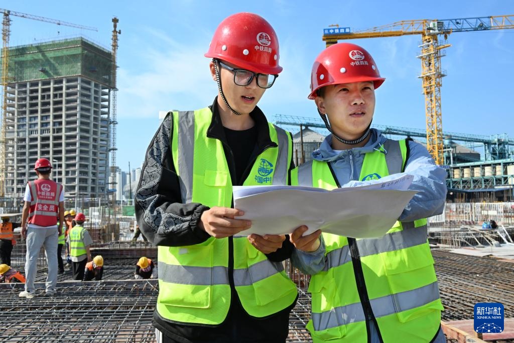 青岛国际邮轮港区：抢抓施工“黄金期” 建设按下“快进键”