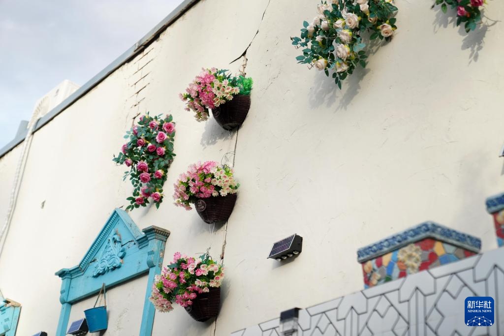 铸牢共同体 中华一家亲丨新疆伊宁六星街:特色街区引客来 铸牢共同体 中华一家亲丨新疆伊宁六星街:特色街区引客来