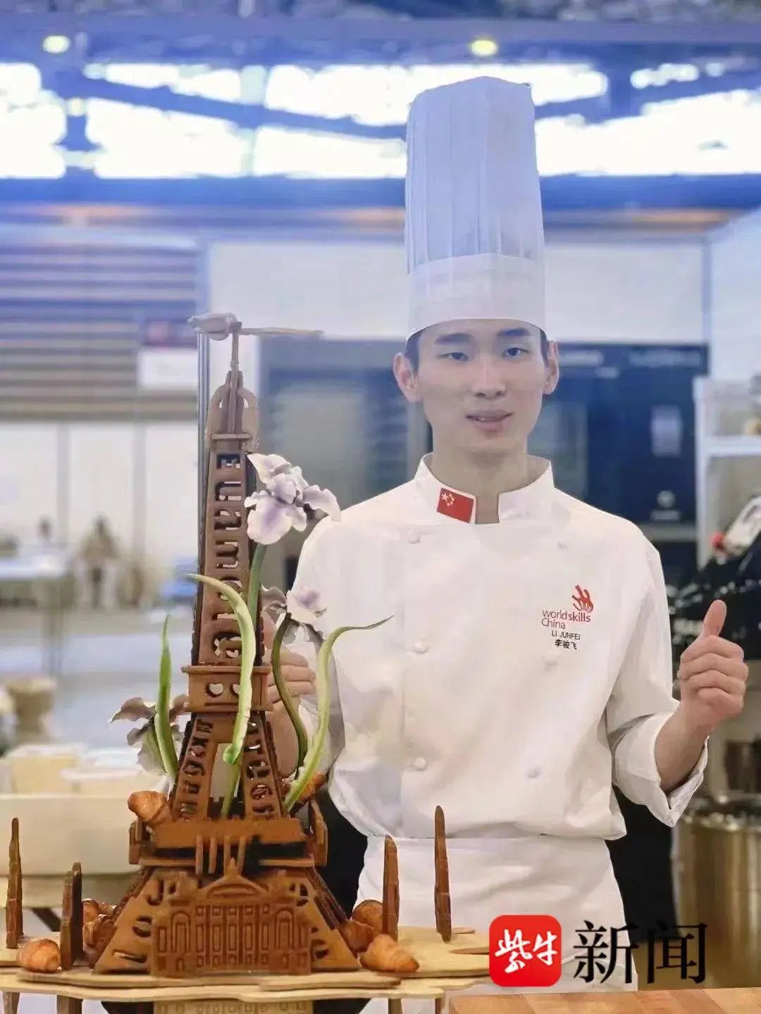 他用面包做了个“埃菲尔铁塔”!一举夺冠 他用面包做了个“埃菲尔铁塔”!一举夺冠