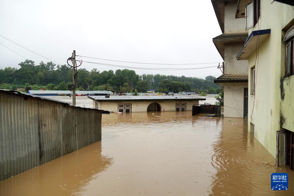 尼泊尔连日强降雨引发内涝和山体滑坡 尼泊尔连日强降雨引发内涝和山体滑坡
