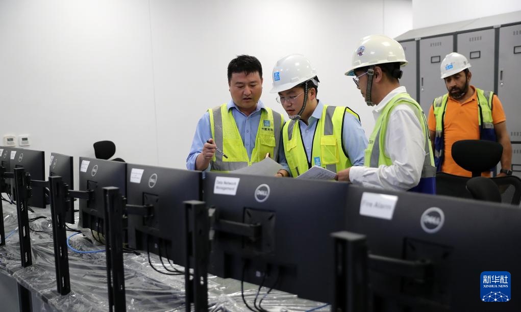 埃及新行政首都計畫上的中國機電“護航人” 埃及新行政首都計畫上的中國機電“護航人”