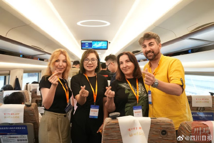 发车！渝昆高铁川渝段开通运营