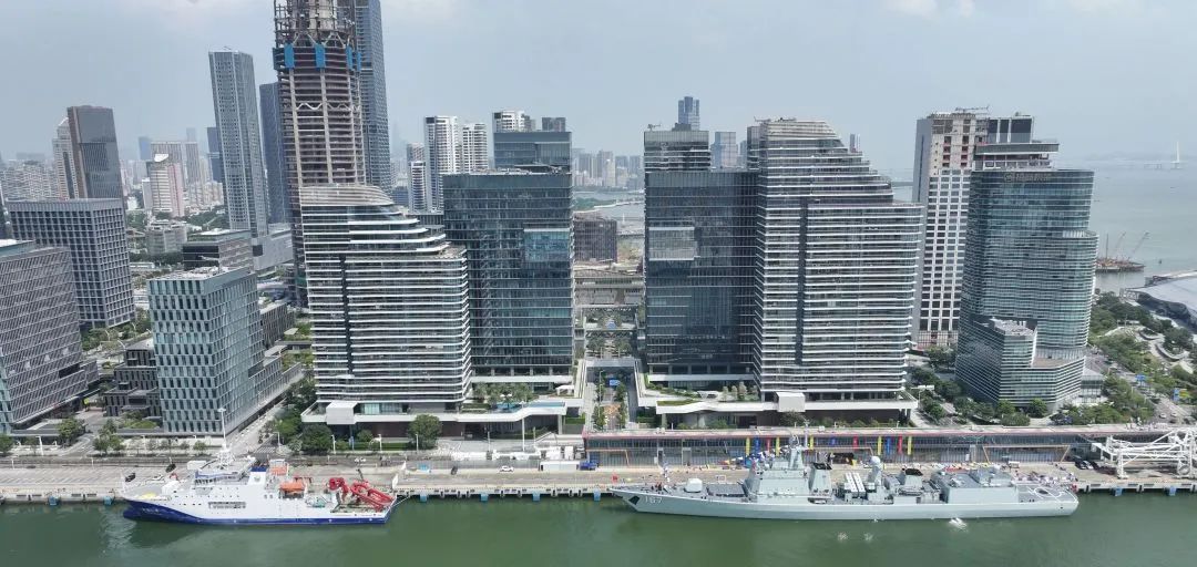 深圳舰，回家了！