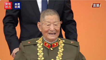 黄宗德被颁授共和国勋章 黄宗德被颁授共和国勋章