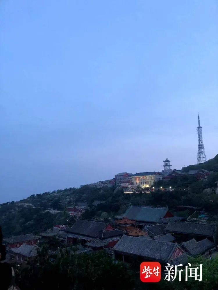 订单排到深秋！兼职“泰山陪爬”的大学生：不是导游，我们一对一服务