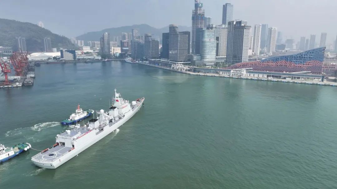 深圳舰，回家了！