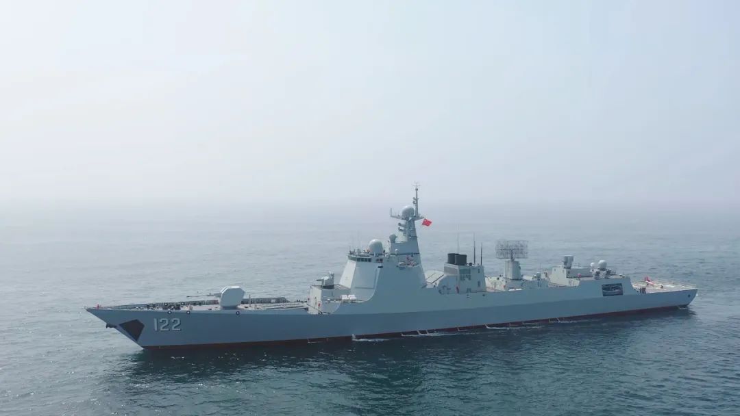 集结完毕！5艘军舰停靠青岛两个码头，后天起，开放参观→