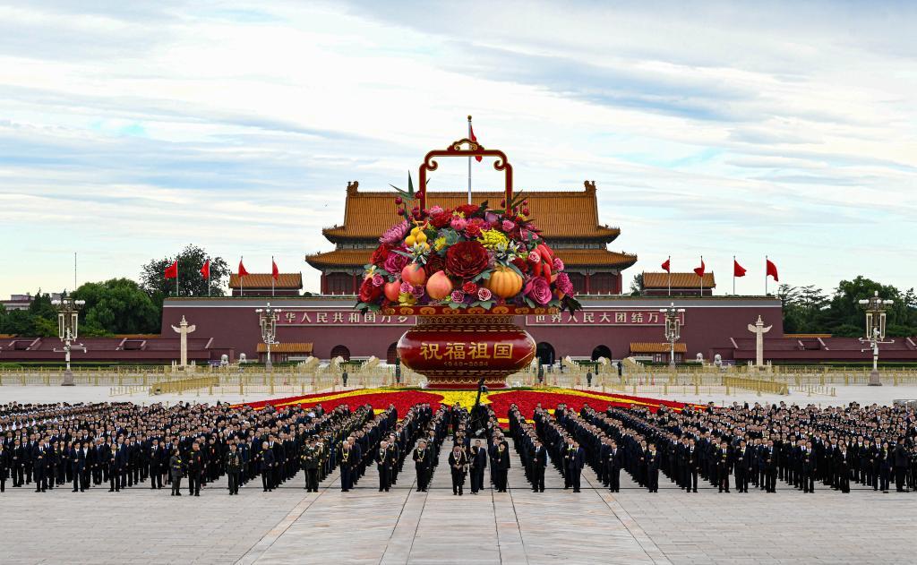 烈士纪念日向人民英雄敬献花篮仪式在京隆重举行 烈士纪念日向人民英雄敬献花篮仪式在京隆重举行