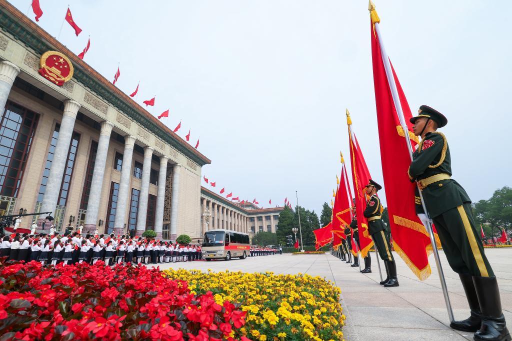烈士纪念日向人民英雄敬献花篮仪式在京隆重举行 烈士纪念日向人民英雄敬献花篮仪式在京隆重举行