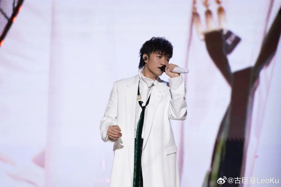 知名歌手突发疾病!本人发文道歉:听力下降一半,只能退出节目 知名歌手突发疾病!本人发文道歉:听力下降一半,只能退出节目