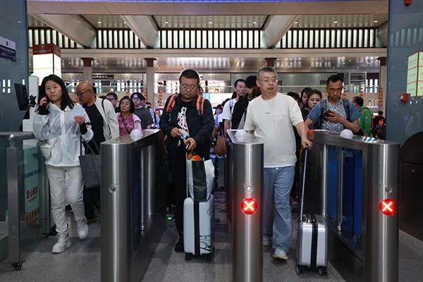 国庆期间太铁增开184趟列车，新型复兴号智能动车组即将上线