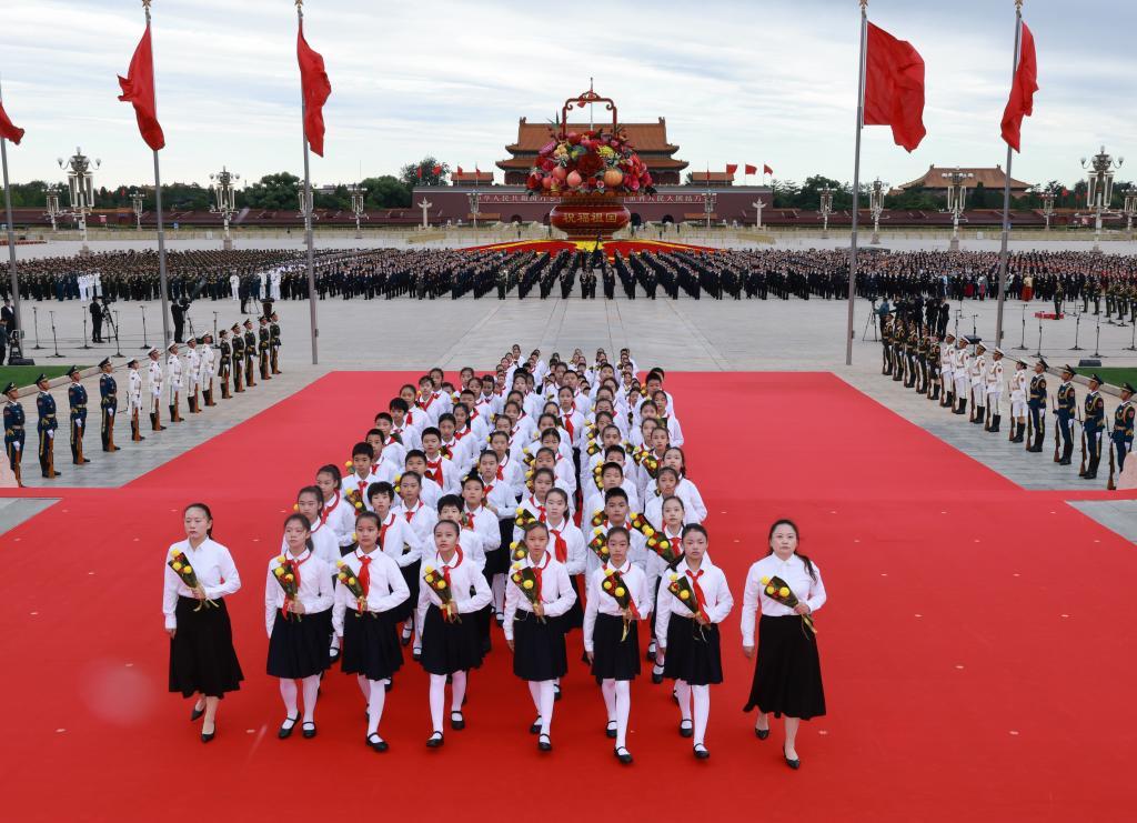 烈士纪念日向人民英雄敬献花篮仪式在京隆重举行 烈士纪念日向人民英雄敬献花篮仪式在京隆重举行