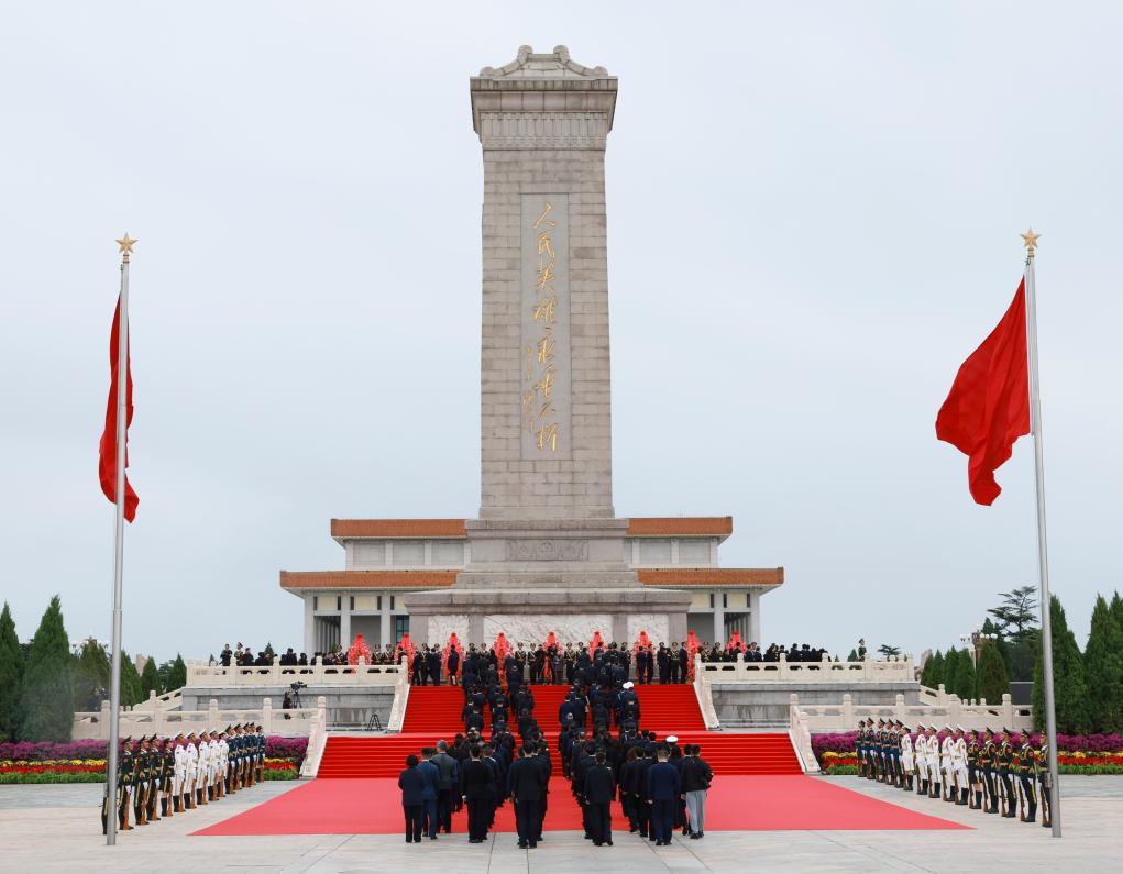 烈士纪念日向人民英雄敬献花篮仪式在京隆重举行 烈士纪念日向人民英雄敬献花篮仪式在京隆重举行