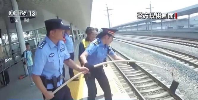 @乘客们：候车安全不容忽视 这些细节要注意！