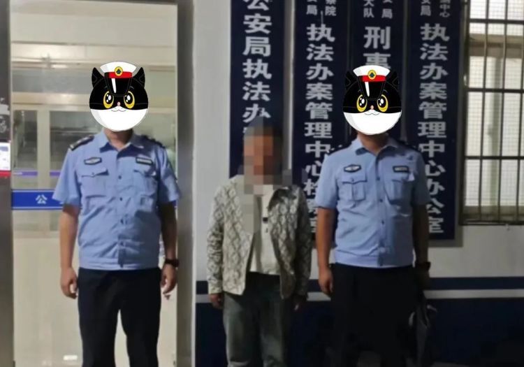 围观民警处理事故竟然被抓?“吃瓜群众”吃了自己的瓜! 围观民警处理事故竟然被抓?“吃瓜群众”吃了自己的瓜!
