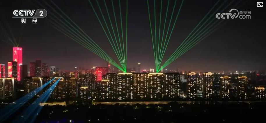 灯光秀闪耀夜空 多地“亮灯”迎国庆