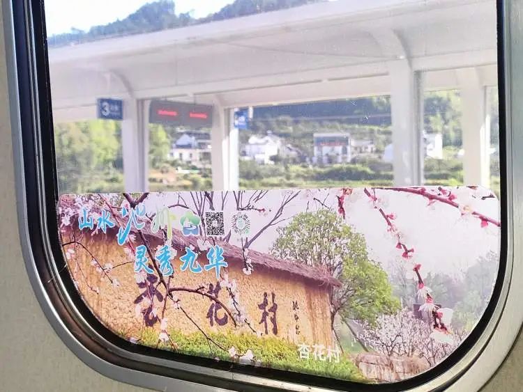 今天上海各火车站已是人山人海,还有“大黄山”首发…… 今天上海各火车站已是人山人海,还有“大黄山”首发……