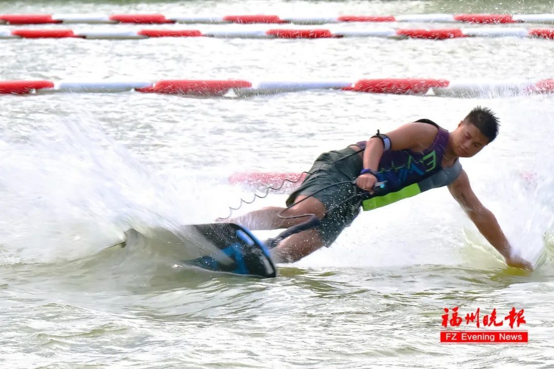 太炫酷！可以玩卡丁船了！就在福州市区！