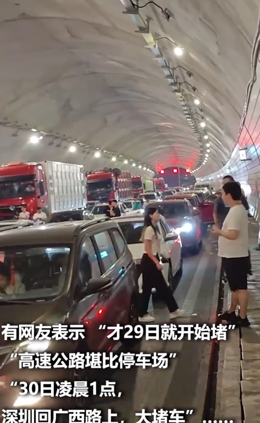“聪明人”又堵路上了？有人半夜还在堵！网友：还是低估了…