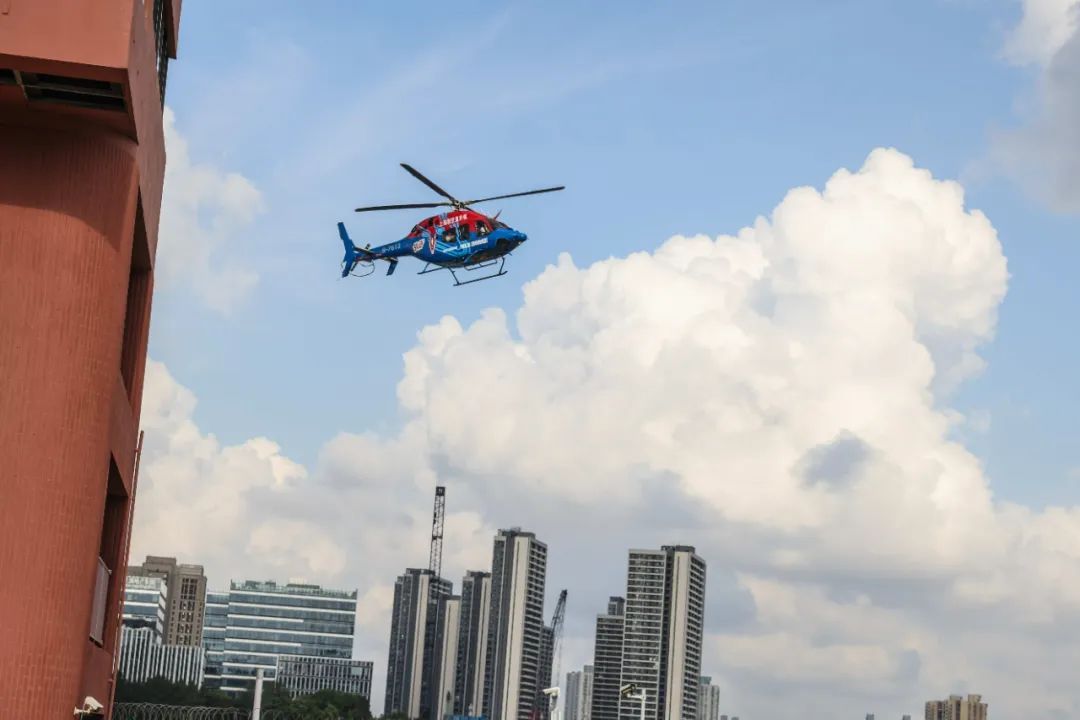 黄浦江两岸美景尽收眼底，上海新增一条低空载客航线