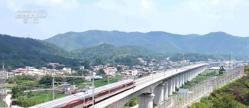 国庆假期首日全国铁路预计发送旅客2100万人次