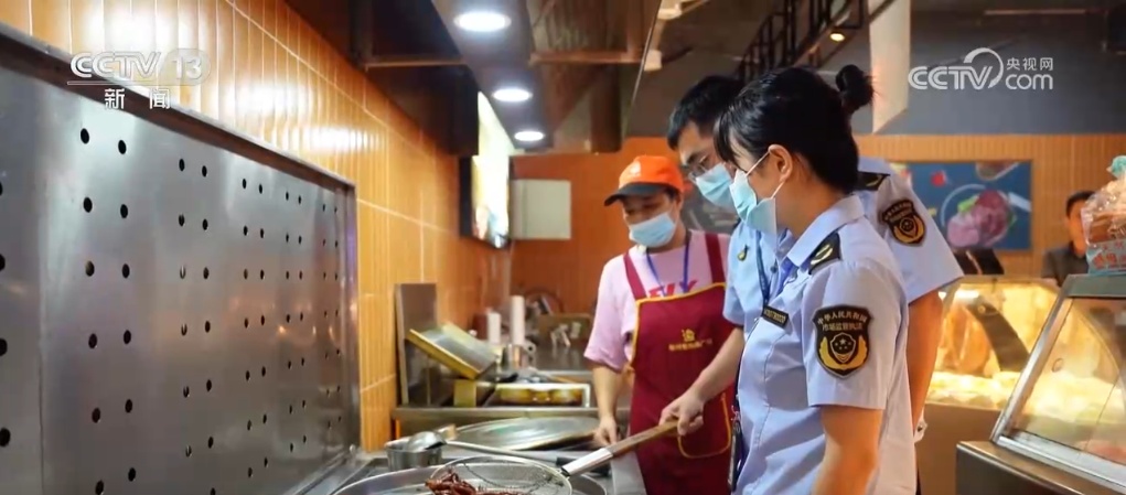 市场监管部门开展专项检查 为节日市场价稳食安“保驾护航”