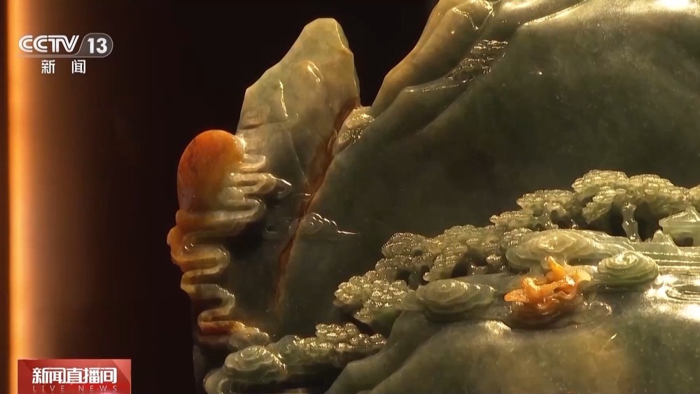 文化中国行丨指尖上的非遗国礼！用比绣花针还细的刻刀“俏色巧雕”