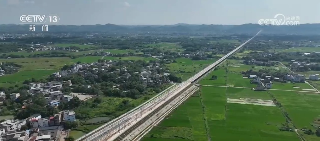 国庆假期首日全国铁路预计发送旅客2100万人次