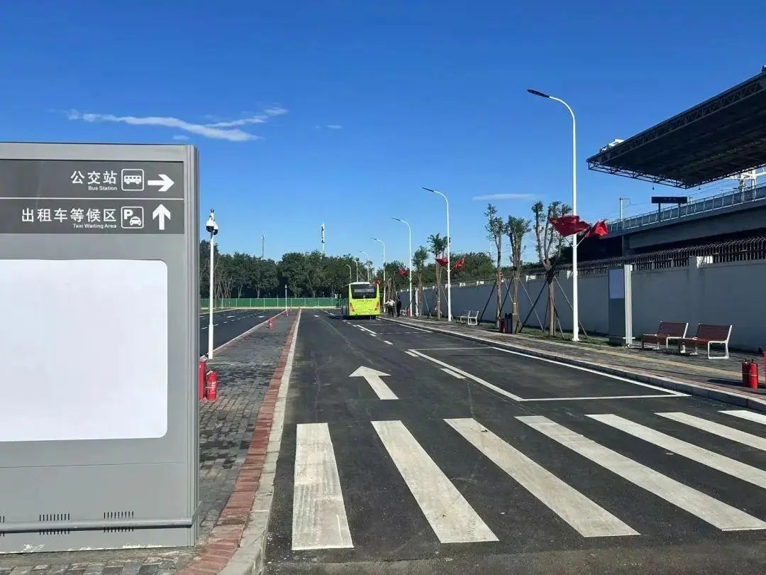 国庆首日,高速、火车站、机场又见“人从众” 国庆首日,高速、火车站、机场又见“人从众”