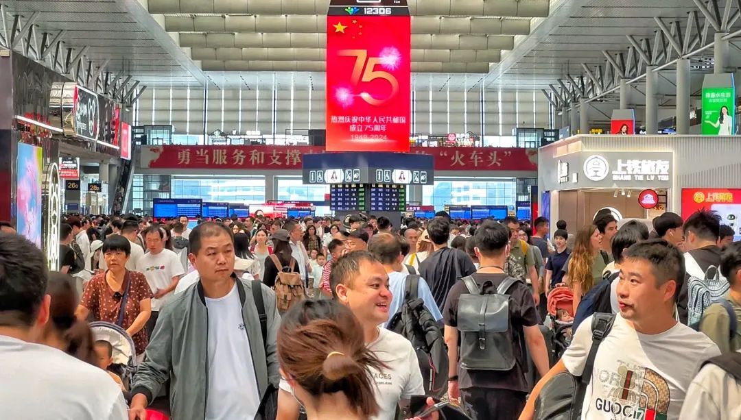 或创历史新高!铁路上海站迎出行最高峰!超65.5万人今日坐火车离沪,你出发了吗? 或创历史新高!铁路上海站迎出行最高峰!超65.5万人今日坐火车离沪,你出发了吗?