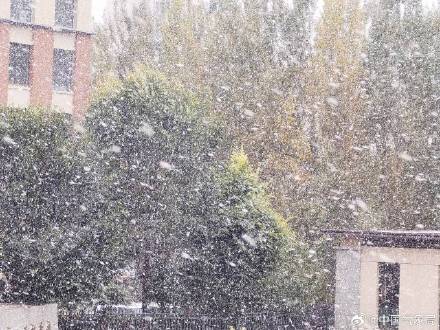 国庆节假期第1天&nbsp;河北省张家口市崇礼区迎来首场降雪