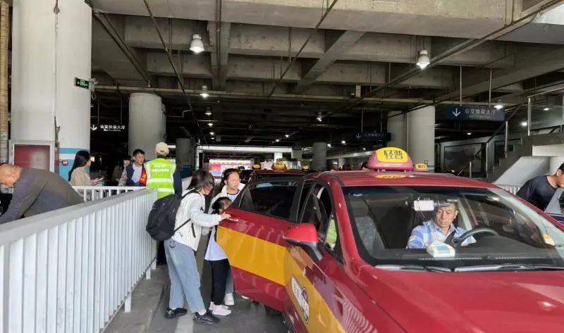 国庆节首日北京迎来出行高峰！北京南站北广场升级改造