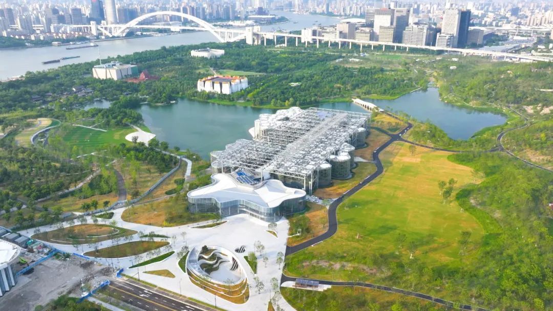 打卡上海新地标！去世博文化公园登双子山、逛温室花园