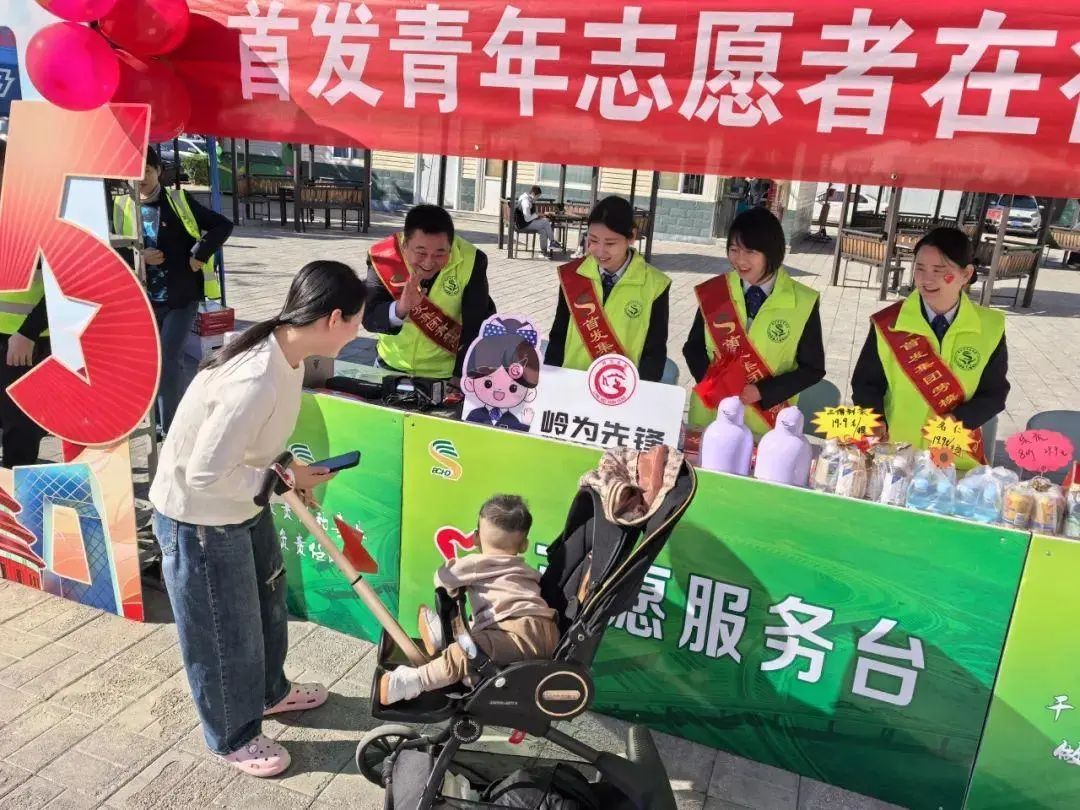 国庆首日,高速、火车站、机场又见“人从众” 国庆首日,高速、火车站、机场又见“人从众”