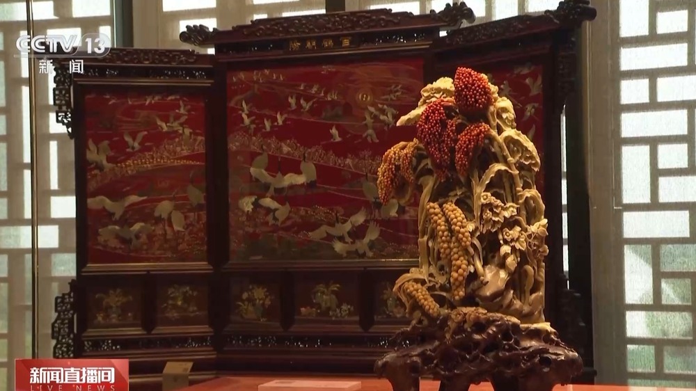 文化中国行丨指尖上的非遗国礼！用比绣花针还细的刻刀“俏色巧雕”