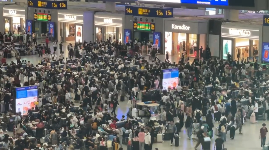 或创历史新高!铁路上海站迎出行最高峰!超65.5万人今日坐火车离沪,你出发了吗? 或创历史新高!铁路上海站迎出行最高峰!超65.5万人今日坐火车离沪,你出发了吗?